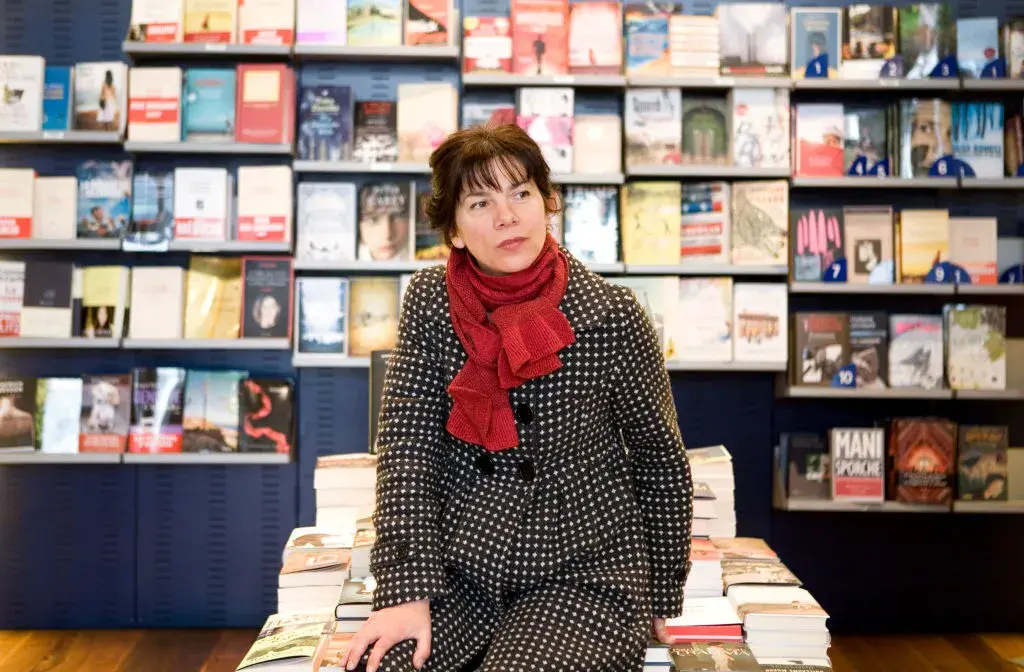 "Гонкур" 2022: Автобиографичният роман "Живей бързо" надви "Магьосникът от Кремъл"