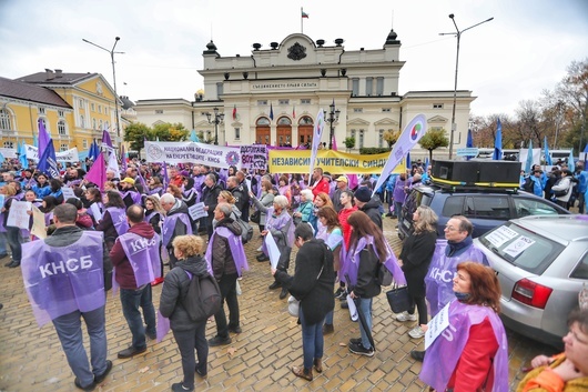 Синдикатите блокират София с искане за по-високи заплати 