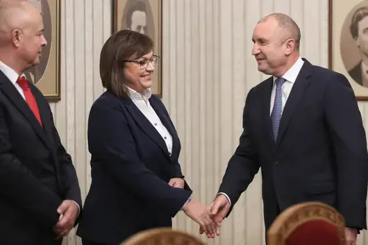 Третият мандат отново е за БСП, реши Румен Радев. А най-вероятният изход е избори