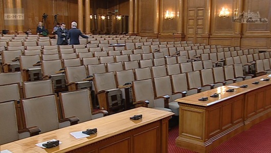 След срещата на ГЕРБ и ПП-ДБ днес в парламента: Съдебната реформа е тема, съставянето на кабинет - не 