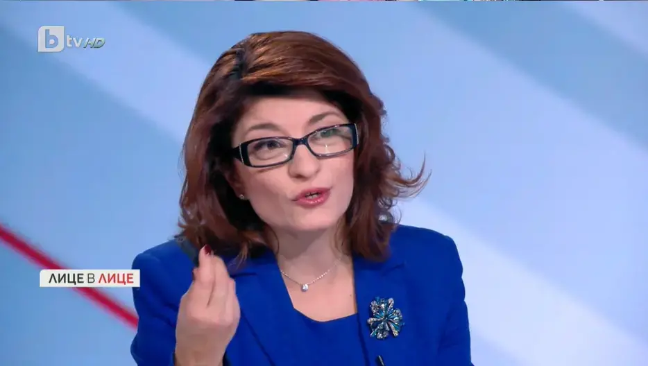 Вместо Евгени Будинов - Десислава Атанасова се оплака в КЗД срещу Морфов