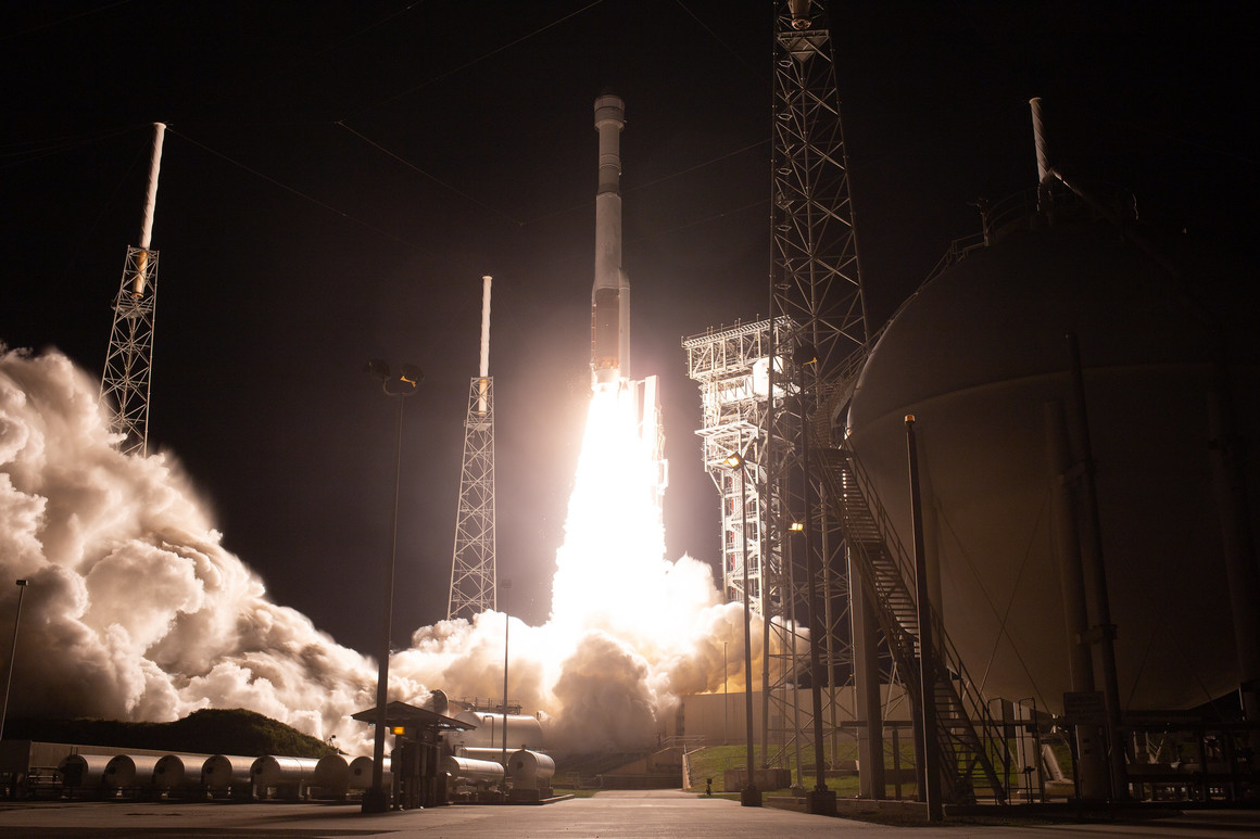 United Launch Alliance Atlas V ракета с Boeing’s CST-100 Starliner на борда потегля от космическия стартов комплекс 41, в петък, 20 декември 2019, от Cape Canaveral Air Force Station във Флорида.