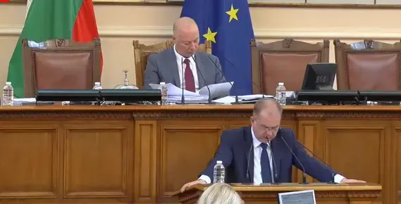 ПП "овладя" маратонния дебат за Изборния кодекс с процедурни ходове