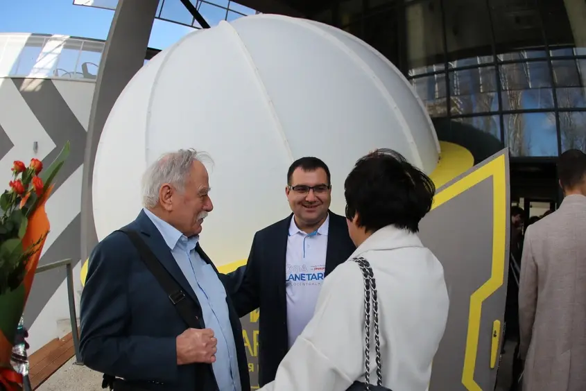 Първият планетариум в София отваря врати