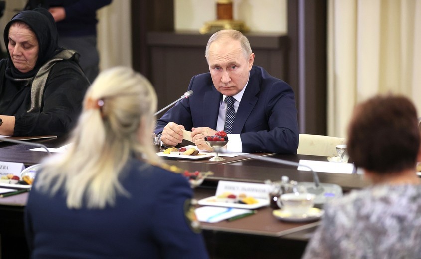 Президентът Владимир Путин се среща с майките на загинали войници
