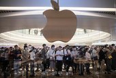 Протест на работници в най-голямата фабрика за iPhone доведе до сериозни проблеми за Apple