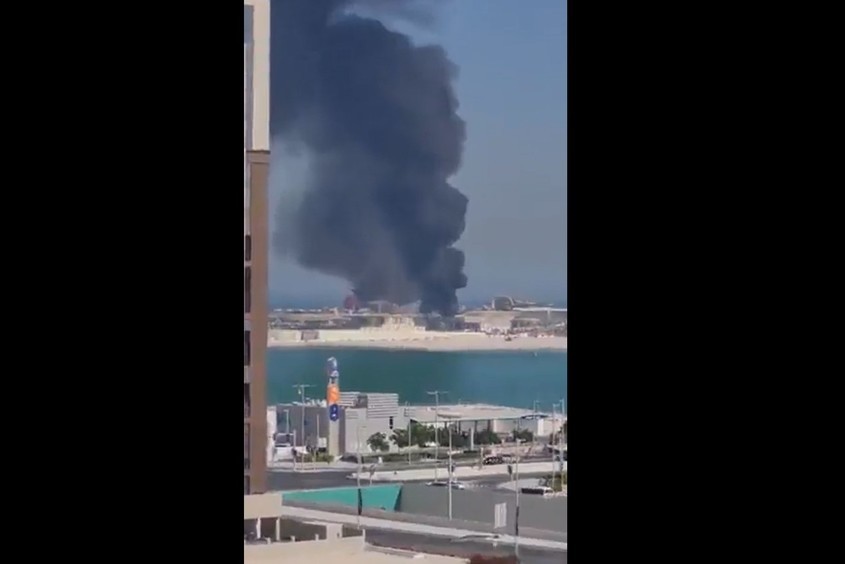 Огромен пожар избухна в Катар в близост до стадион от Световното първенство