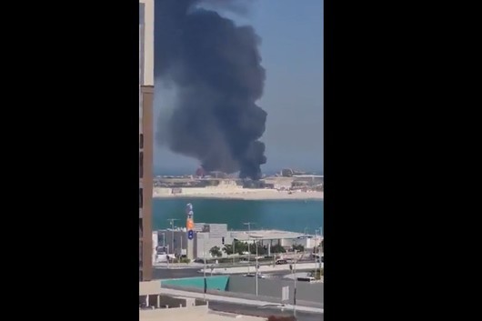 Огромен пожар е избухнал в град Лусаил в Катар. Огънят