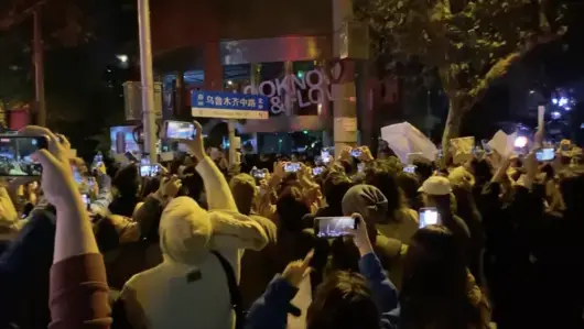 Масови протести в Китай: "Хората гледат футбол и виждат, че по стадионите не носят маски"