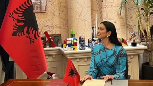 Дуа Липа вече официално е гражданка и на Албания