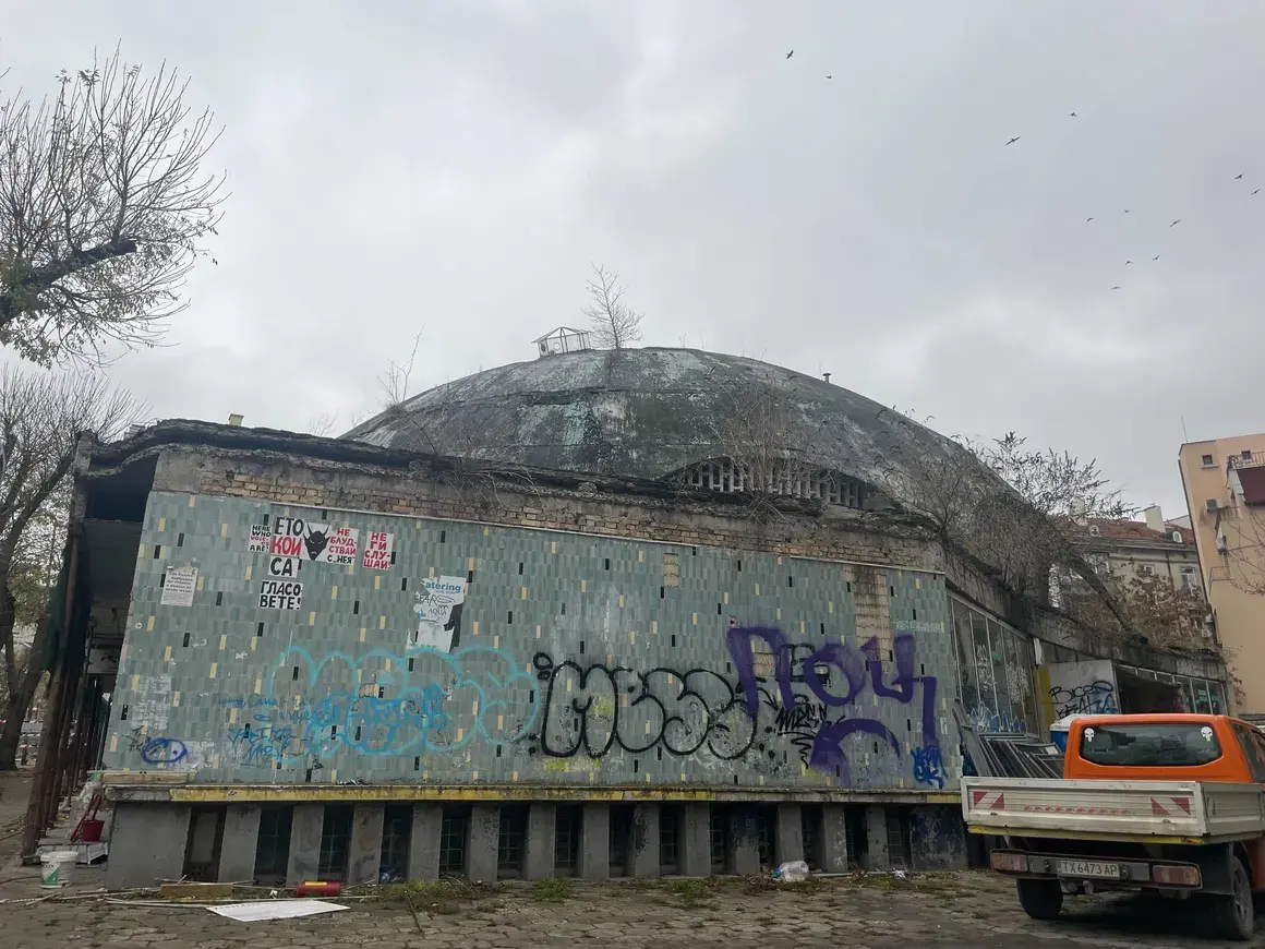 Бутат баня "Гъбата" във Варна, за да се строи 12-етажен хотел