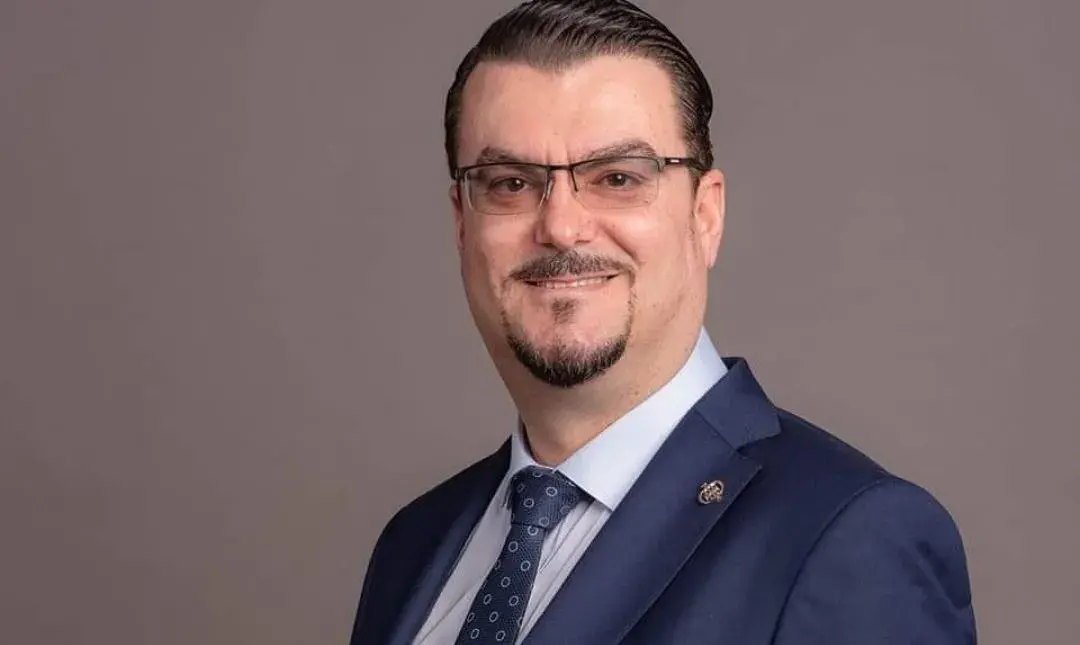 Щрихи от нощта: Депутат от ГЕРБ обижда протеста на “наркомани“. Всички мирно пред химна