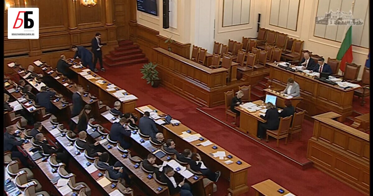 Втори ден т.нар. хартиена коалиция в лицето на ГЕРБ, ДПС