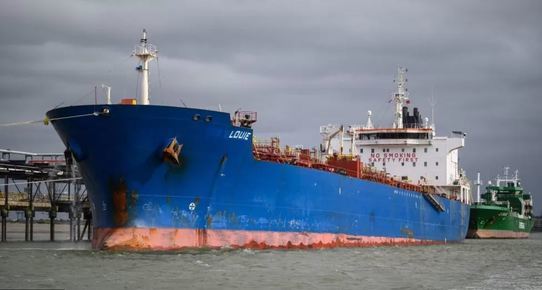 "Призрачният флот" от стари танкери, с който Русия цели да заобиколи санкциите
