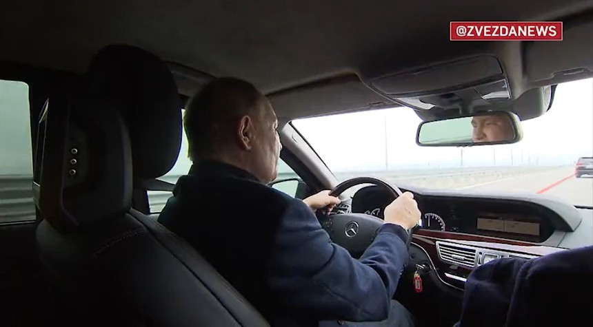 Путин се качи в Мерцедес и тръгна да инспектира Кримския мост