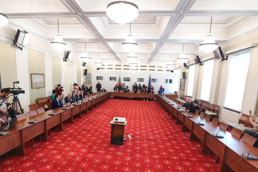 Среща между представители на "Демократична България" с предложения от ГЕРБ кандидат-премиер Николай Габровски