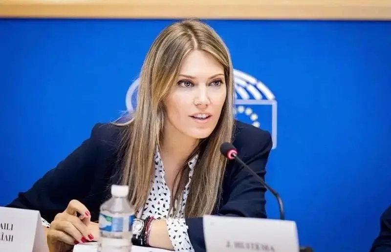Гръцките власти искат Панама да провери парични преводи от Катар в сметката на Ева Кайли