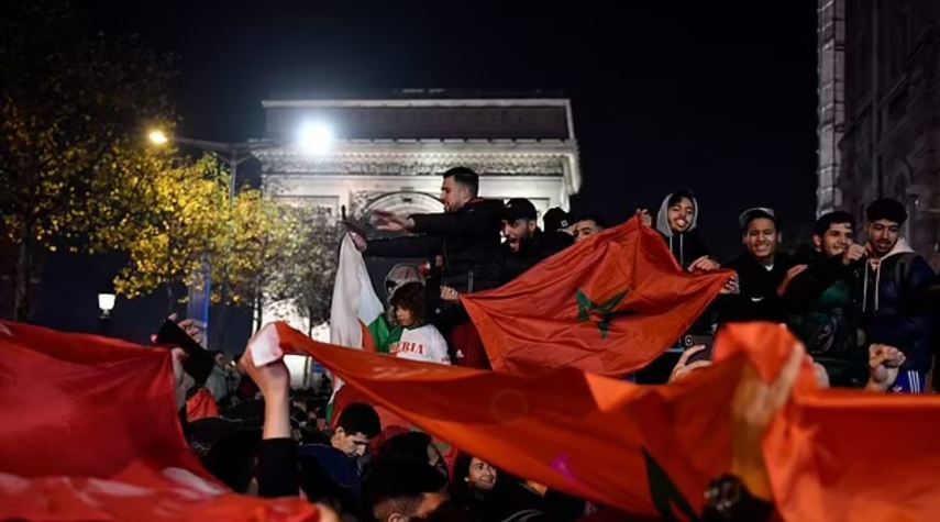 Хиляди мароканци създадоха безредици в Париж. А тепърва идва мачът с Франция