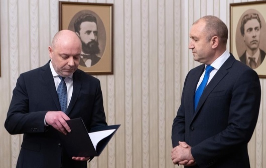 Проектокабинетът "Габровски", или как партийният гръб стана "дефект" в политиката
