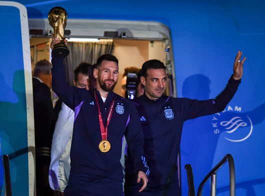 "Благодарим ви, шампиони": Аржентина посрещна победителите от Световното по футбол