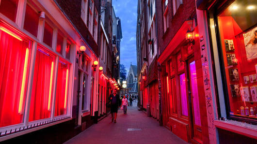 Амстердам иска да изгони "проблемните туристи" и да гради нов имидж