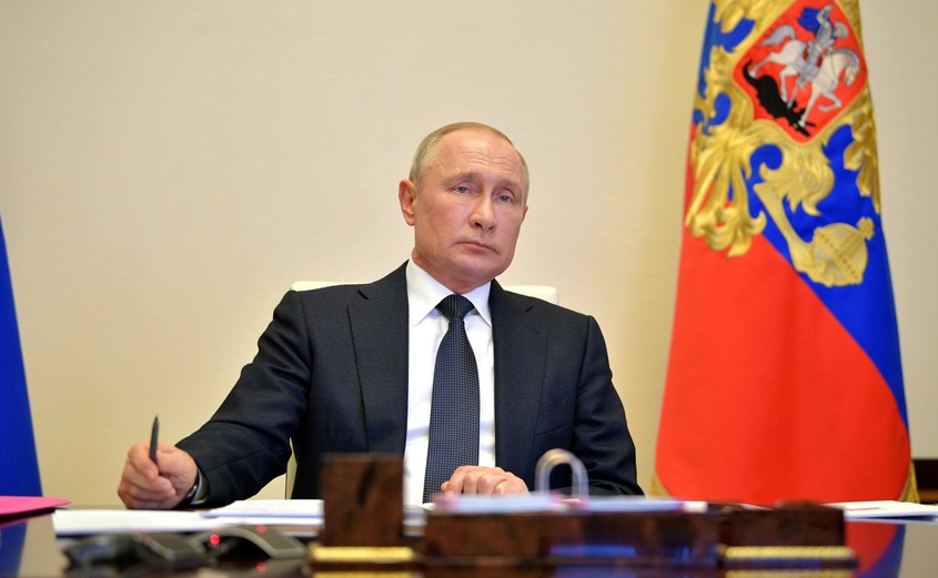 Covid-19 "стопи" рейтинга на Владимир Путин