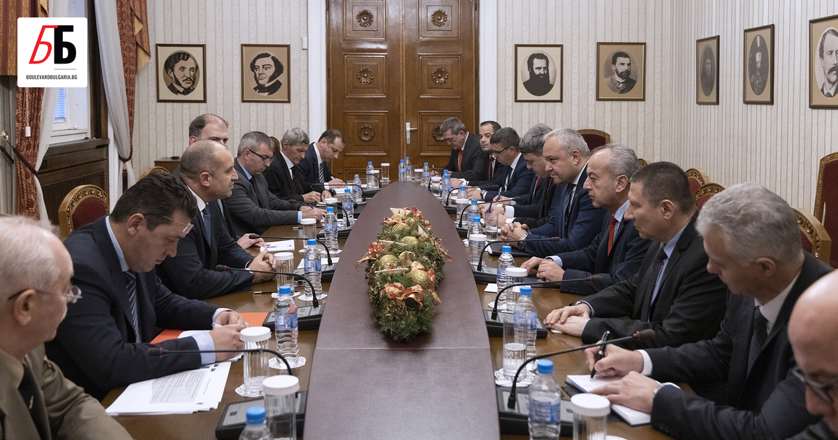 Президентът Румен Радев събра служебния премиер Гълъб Донев, вътрешния министър