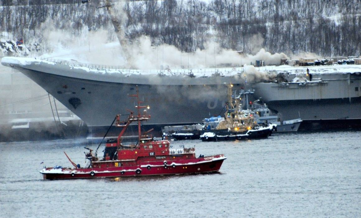 Единственият руски самолетоносач се запали при опит да напусне сухия док