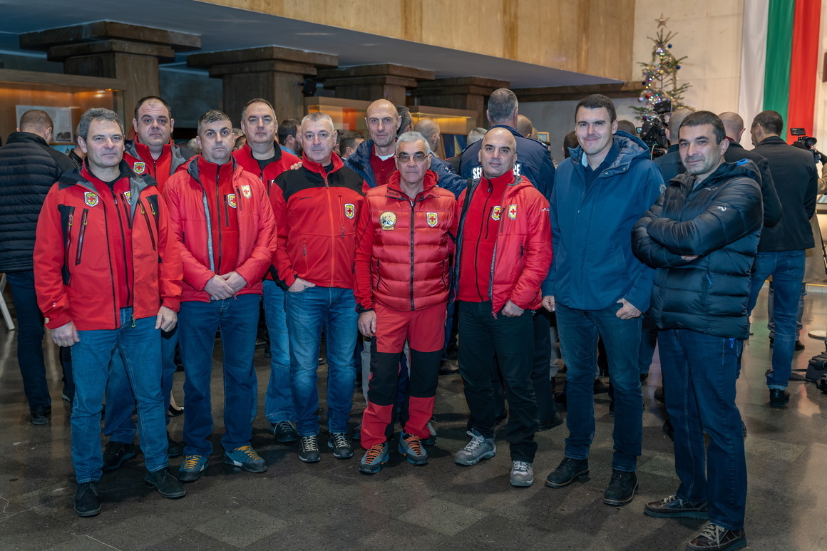 Годината на смелите доброволци - спасителите на Сашко от Перник и помощниците в наводнените села