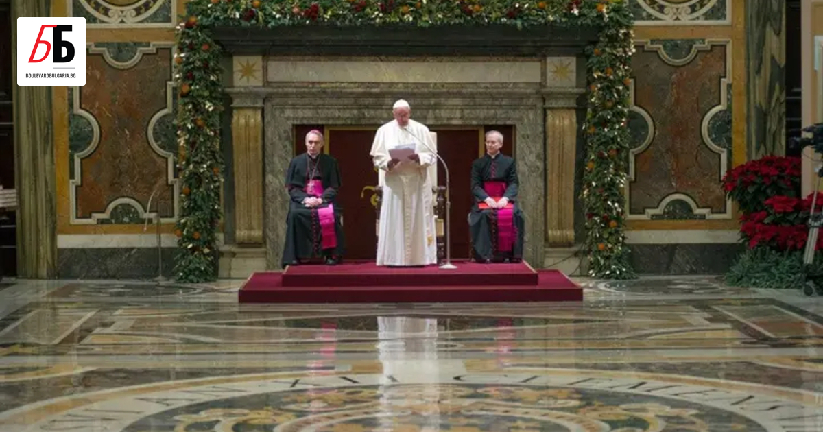 Пред хиляди богомолци на площад Св. Петър в Рим Папа