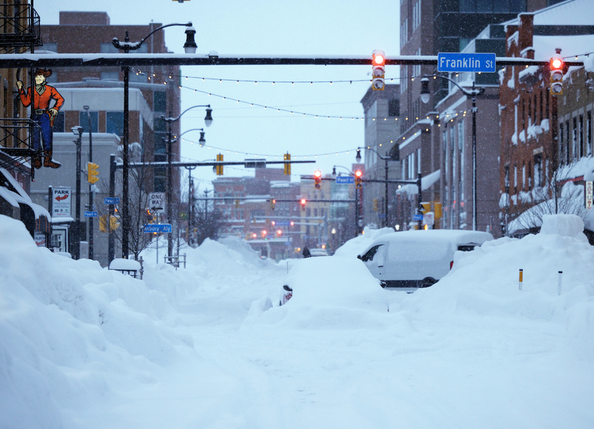 Над 50 са жертвите на снежната буря в САЩ, Джо Байдън обяви бедствено положение в щата Ню Йорк