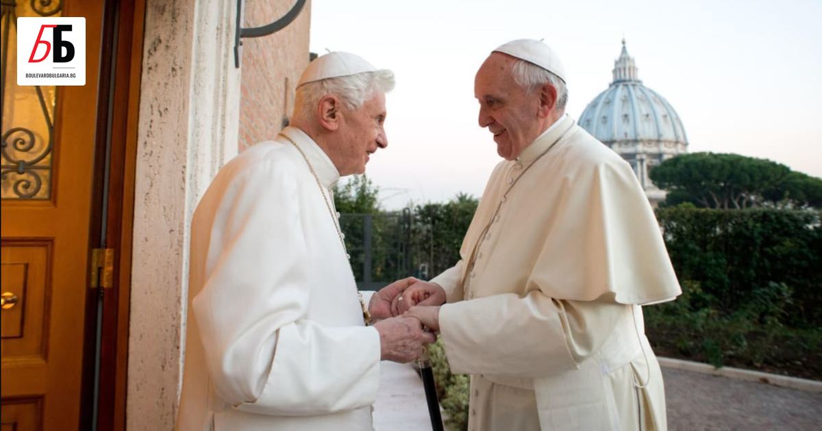 Бившият папа Бенедикт е много болен, съобщи неговият наследник на
