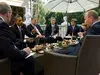 Getty Images - Майкъл Макфол (петият отляво на дясно) по време на среща на Барак Обама и Владимир Путин
