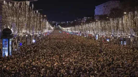 1 милион души посрещнаха 2023 г. на "Шанз-Елизе"