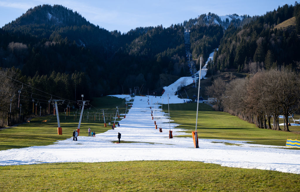 18°C на Нова година и изкуствен сняг: Ски курортите в Европа не са виждали такава зима