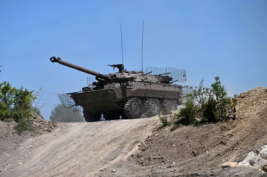 Френското правителство ще предостави на Украйна бронираните машини AMX 10RC снабдени