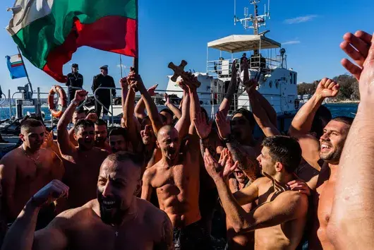 Спасителите на кръста: Богоявление в снимки