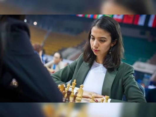 Най добрата шахматистка на Иран направи своя решителен ход игра без