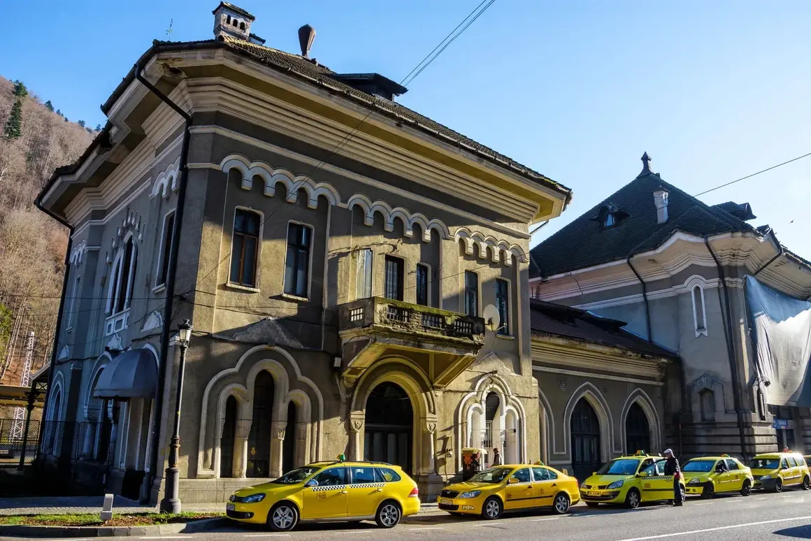 Кралската гара, Синая