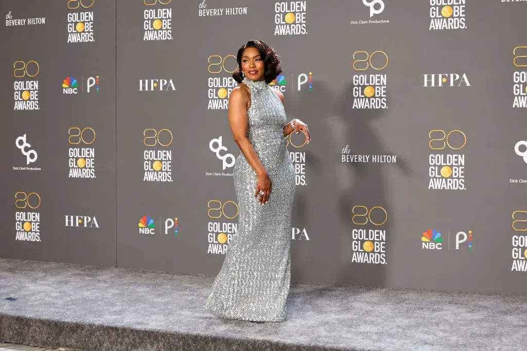 Анджела Басет