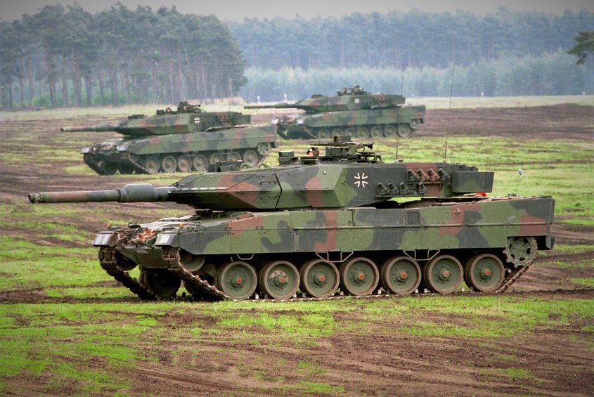 Германските танкове "Leopard 2" започват да се произвеждат по времето на Студената война.