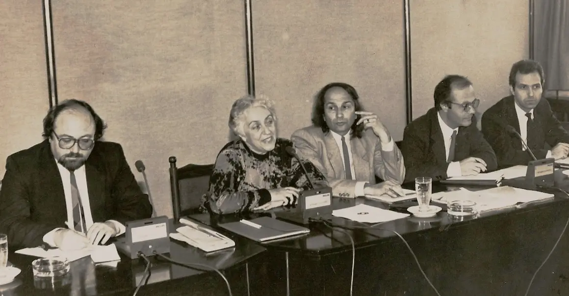 Почина бившият министър на културата проф. Елка Константинова