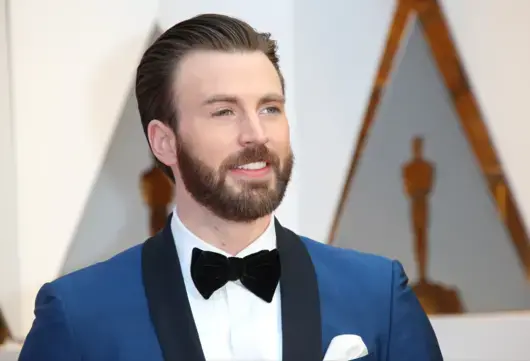 Украинци с призив към Крис Еванс, след като украинският озвучител на Капитан Америка беше ранен в Соледар