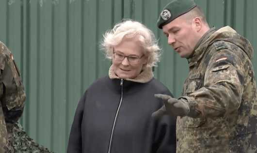 Една новина броди из Германия министърката на отбраната Кристине Ламбрехт
