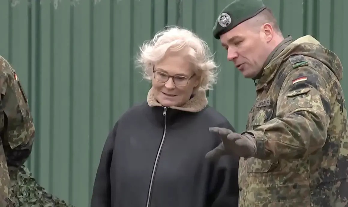 Министърката, която даде каски на Украйна и возеше сина си в хеликоптер на армията, ще си ходи. Германия се радва