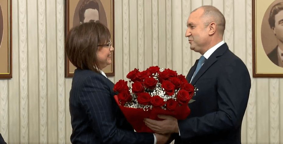БСП получи последния шанс за кабинет в 48 Народно събрание: С червени рози и Merci