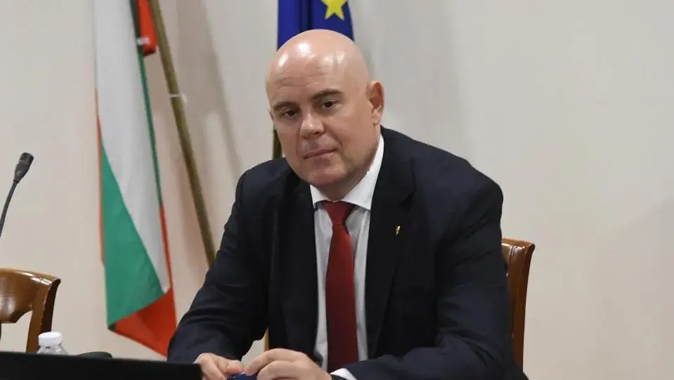 Гешев "върна услугата" на Сарафов и поиска дисциплинарно наказание за него