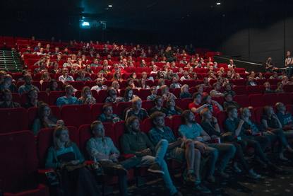 Боил Банов: Театрите и киносалоните няма да затварят