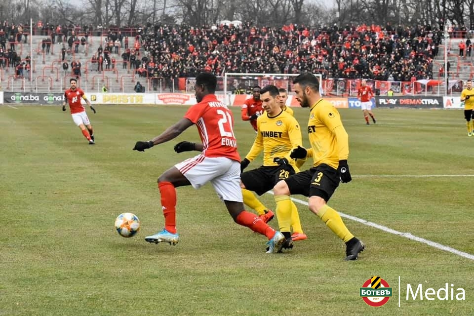 Разрешиха груповите трeнировки на професионалните футболисти от 15 май