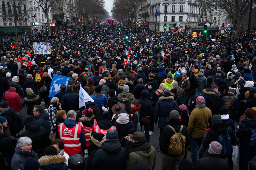 Над 1 млн. французи протестираха срещу пенсионната реформа на Макрон